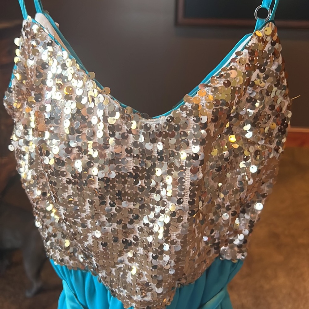 Adorable. HOCO. Graduation. Party. Summer. Fashionable. Flirty. Dress, sequins - Picture 4 of 5